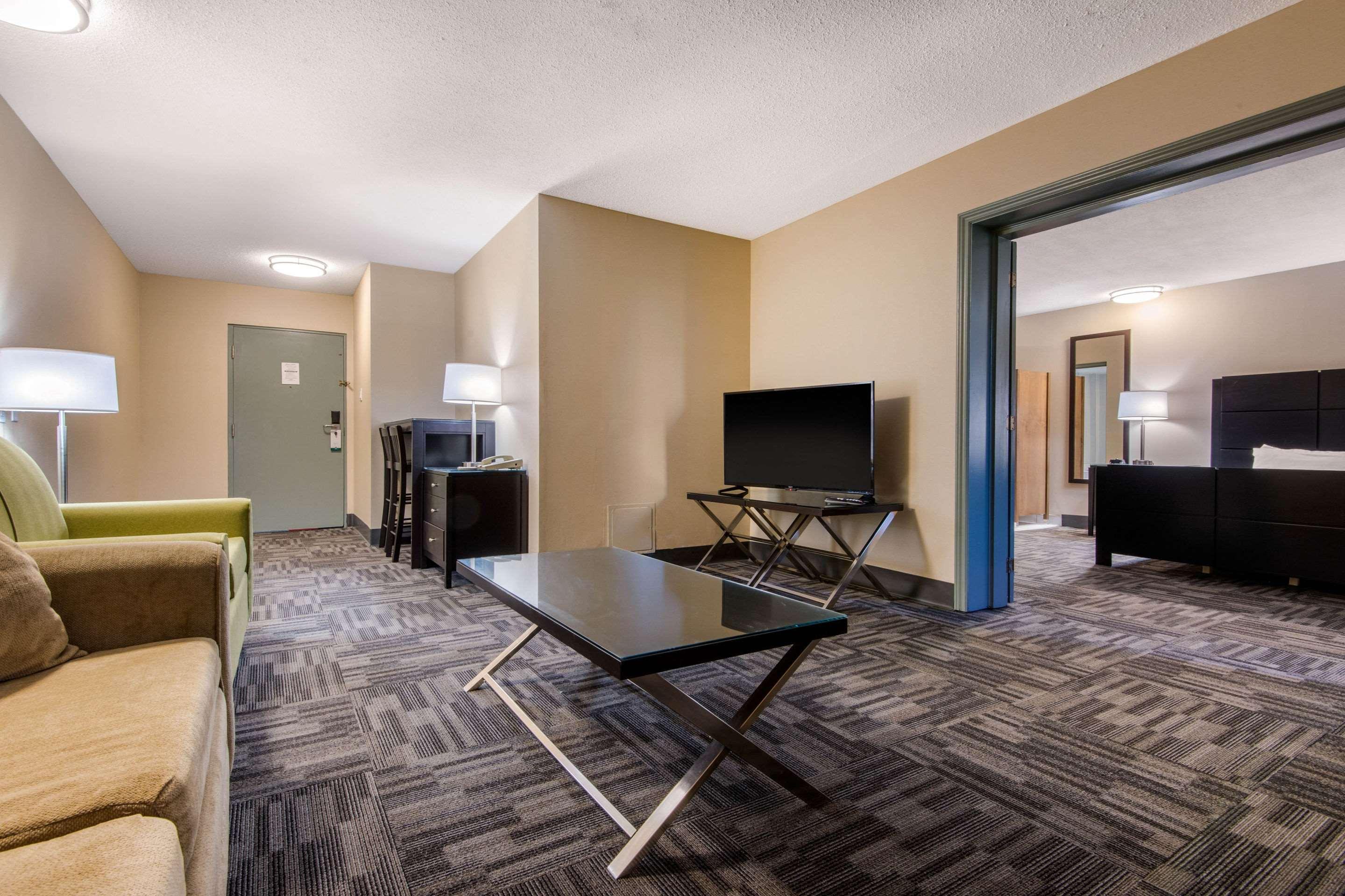 Quality Inn & Conference Centre Orillia Exterior foto