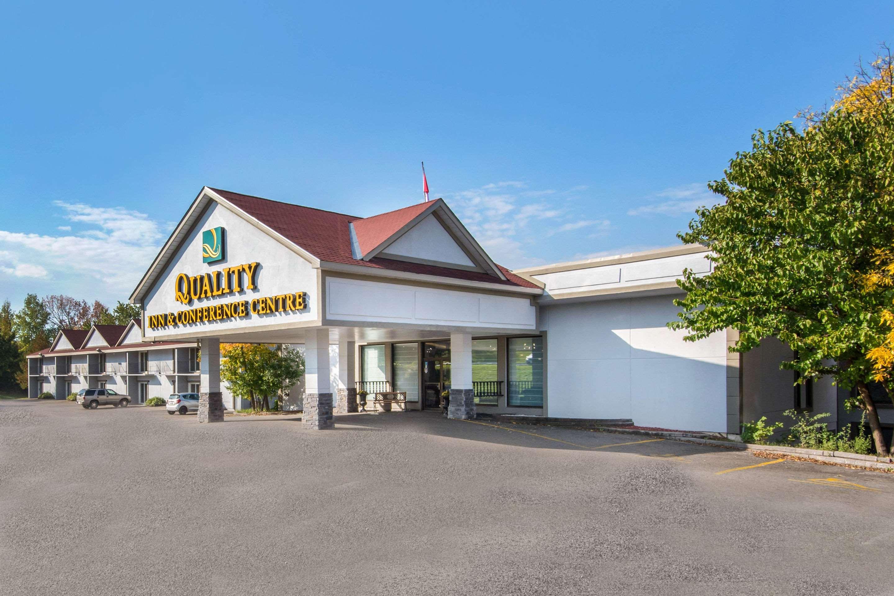 Quality Inn & Conference Centre Orillia Exterior foto