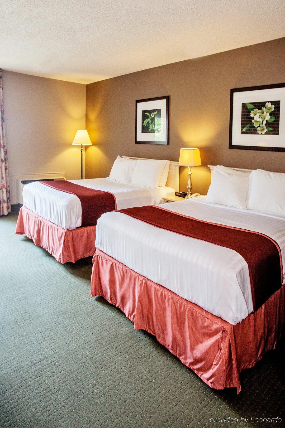 Quality Inn & Conference Centre Orillia Exterior foto