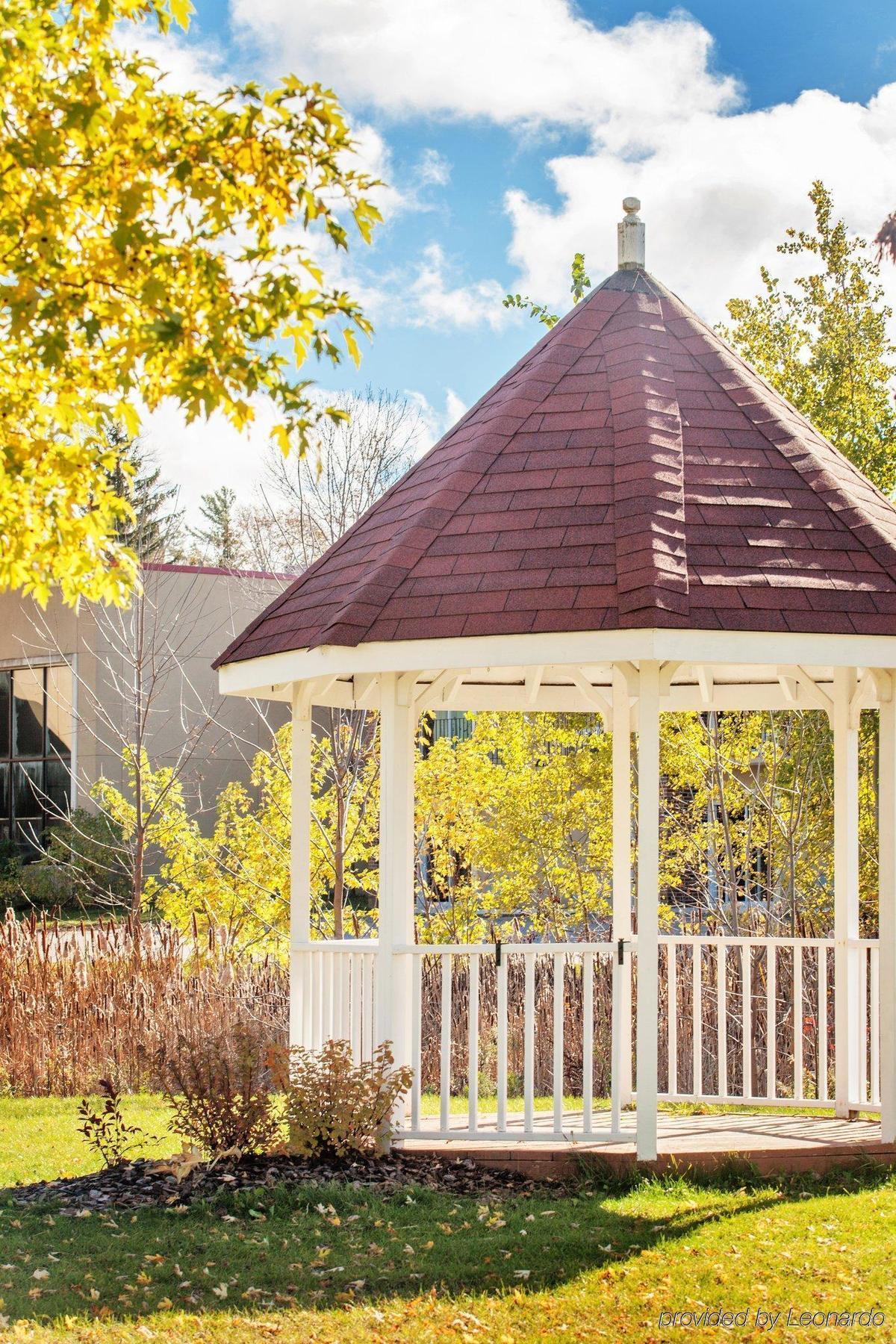 Quality Inn & Conference Centre Orillia Exterior foto